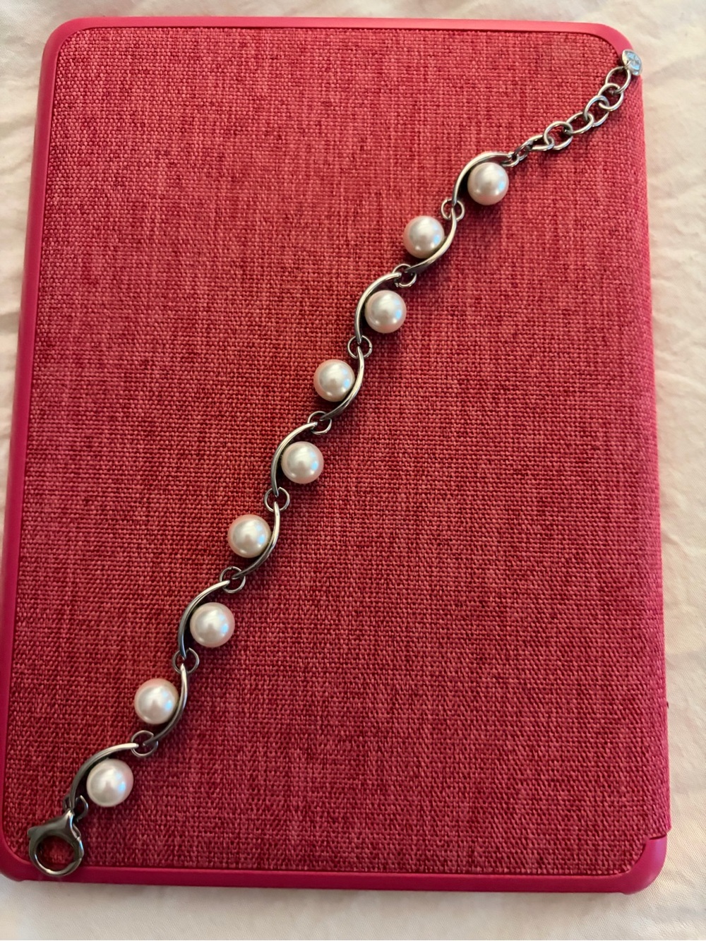 Classic White Pearl and Silver-Tone Link Bracelet - Women Jewelry